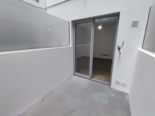 Impecable Monoambiente Con Patio