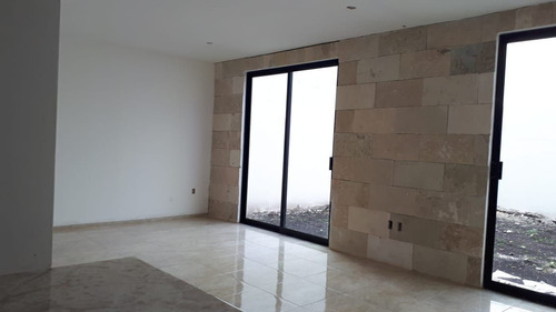 En Venta Casa En Grand Juriquilla , Jardín Y Opción Ampliar 