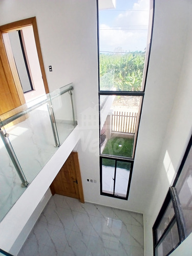 Moderna Casa En Venta Urbanización Cerrada, Santiago Hfc-238