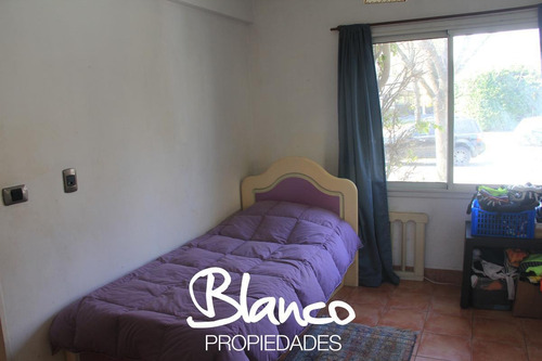 Imagen 10 de 25 de Oportunidad! Casa De Dos Plantas, Sobre Lote Interno Con Muy Buena Ubicación, En Maschwitz Privado.