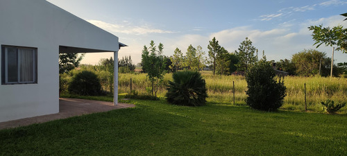 Venta Casa De Campo En Lote De 5000 M2 - San José - E.r.