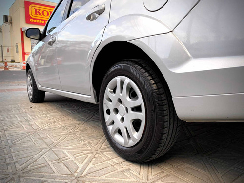 Imagem 2 de 13 de Ford Fiesta 1.6 Mpi Class Sedan 8v Flex 4p Manual