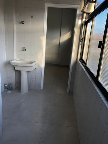 Imagem 5 de 13 de Vendo 1 Dorm Amploo C Dependência E Garagem Demarcada