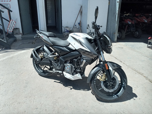 Bajaj Rouser Ns 200 Naked Deportiva 0km Carburador Sin Abs