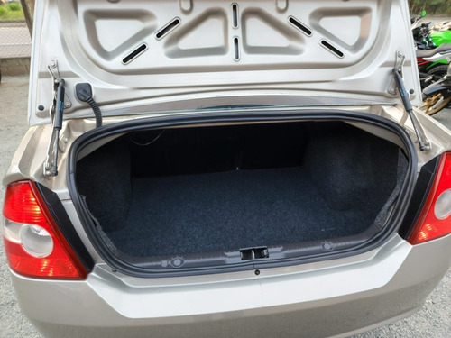 Imagem 7 de 20 de Ford Fiesta Sedan
