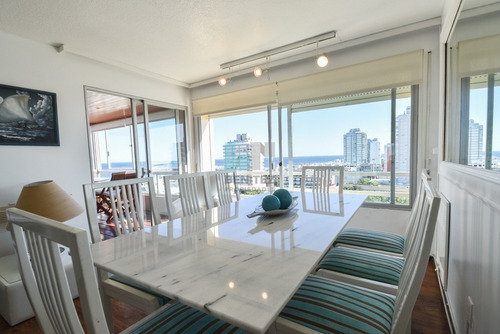 Apartamento Esquinero En Venta De 3 Dormitorios + 2 Baños. Con Excelente Vista- Ref: 8705