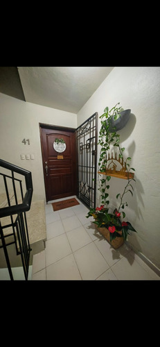 Apartamento De Venta En Santiago, Detrás De La Clinica Unión