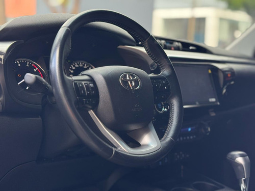 Toyota Hilux 2.8 D-4D TURBO DIESEL CD SRX 4X4 AUTOMÁTICO