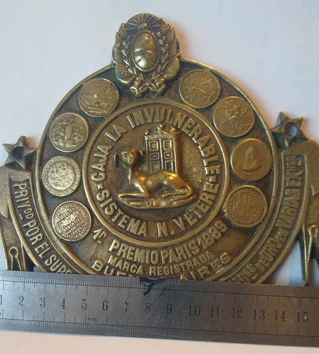 Antiguo Escudo Bronce Caja La Invulnerable Premio Paris 1889 (Usado)