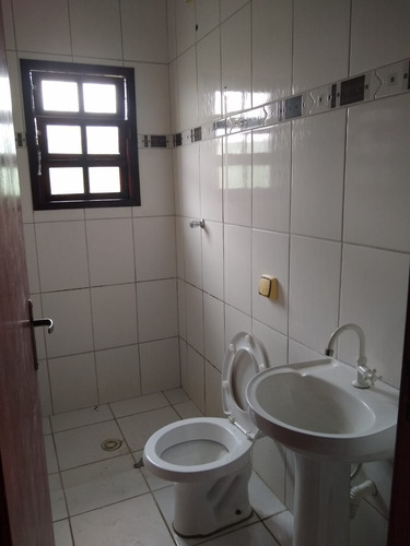Imagem 9 de 13 de Casa Em Mongaguá Com Amplo Quintal Nos Fundos! Ref.: 8717 E