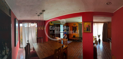 Casa Pedro Valdivia / Rodrigo Araya, 5 Dorm. 2 Baños, 2 Esta