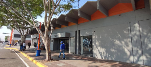 Local Comercial En Alquiler De Esquina En La Av Las Ferias Muy Cerca De La Av. Lara De 1.200 M2, Ideal Para Concecionario De Motos, Vehiculo, Muebleria, Ferreteria, Supermercados, Etc. Rp.