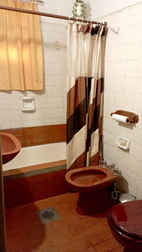 Chalet En Venta Con Departamento Apto Credito. Quilmes
