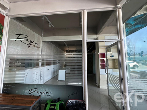 Arriendo Local Comercial Con Alto Trafico En Avda La Dehesa