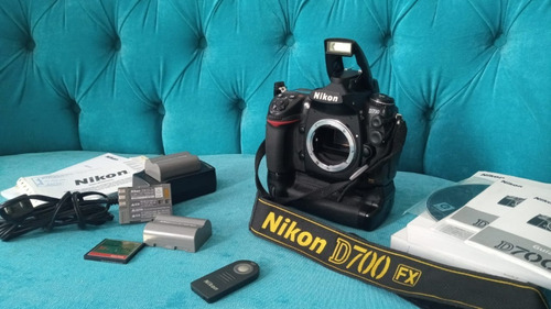 Nikon D700 Con Lente 28-300+ Grip + 3 Pilas +3 Cargadores 