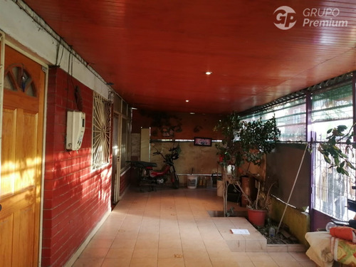 Casa En Venta De 2 Dorm. En El Bosque