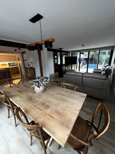 Casa En Alquiler De 3 Dormitorios C/ Cochera En Parque Miramar