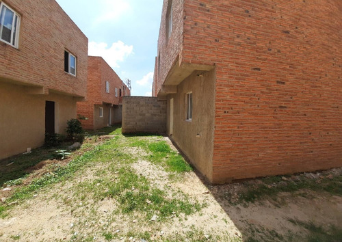Imagen 12 de 12 de Townhouse En Venta En Monteserino San Diego Hilmar Rios C132450 Tlf 0414-432-69-46