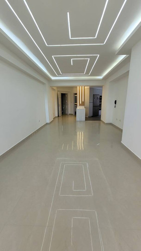 Se Vende Impecable Apartamento En Las Chimeneas Res. Escalar Rp