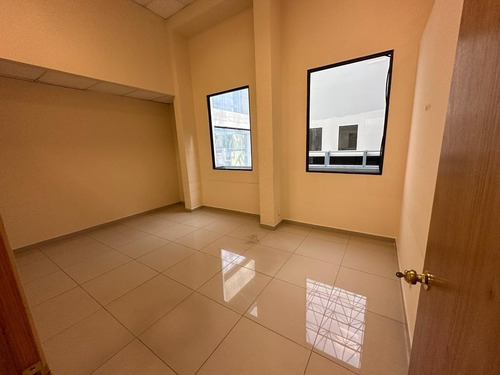 Juárez, 1500m2 (doble Altura) Totalmente Acondicionado, Privados, Salas De Juntas, Amplias Áreas Abiertas De Trabajo, Baños, Excelente Ubicación
