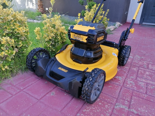 Imagen 3 de 7 de Podadora Dewalt Cortadora De Césped 20v Sin Bolsa Solo Equip