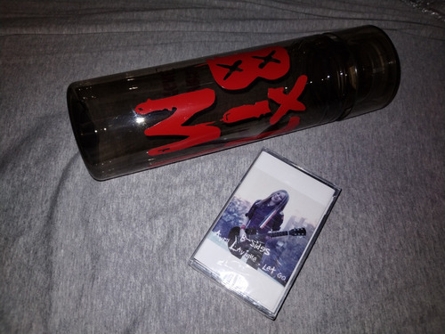 Avril Lavigne Let Go 20th Anniversary Cassette Y Tumbler (Usado)