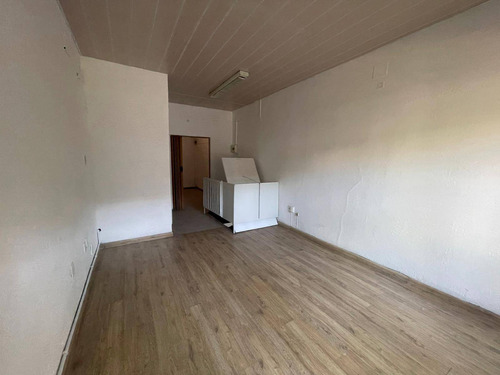 Venta De Local Comercial En Pocitos Con Renta