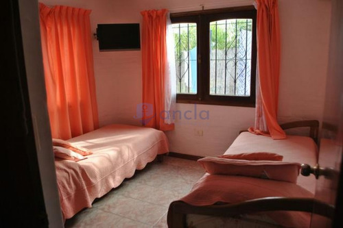 Casa En Pinares, 4 Dormitorios *- Ref: 853