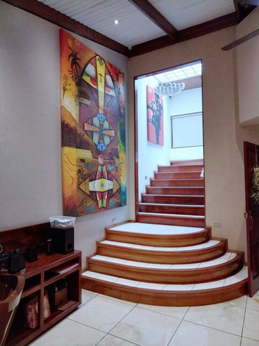 Imagen 3 de 18 de De 5 Hab Casa Uso Mixto En Curridabat