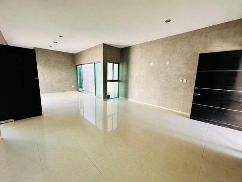 Casa En Venta Ubicada En Montebello Merida
