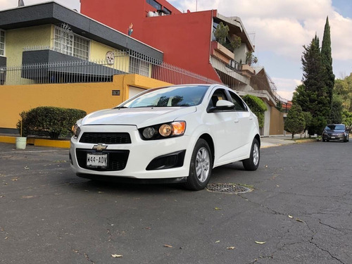 Imagen 1 de 15 de Chevrolet Sonic Lt 2015