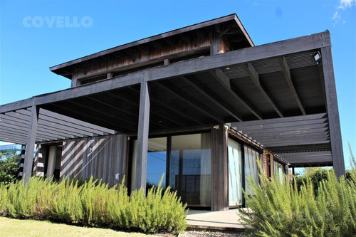 Imagen 2 de 21 de Venta De Casa En Punta Piedra, 3 Dormitorios En Suite Mas Dependencia De Servicio