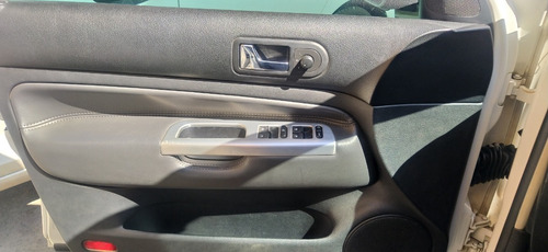 Imagem 2 de 14 de Volkswagen Golf 2011 Sportline 1.6 Flex