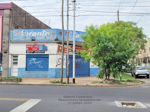Imagen 2 de 20 de Excelente Local En Esquina Con 2 Deptos. De 2 Amb.