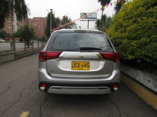 Mitsubishi Outlander 2.4 Kaiteki At 7 Psj