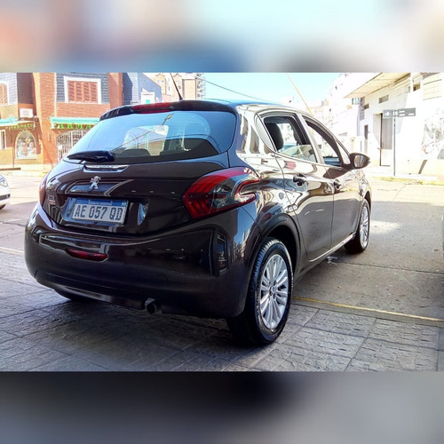Peugeot 208 1.6 + Navegador 2020 7.900 Km