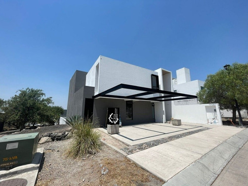 Residencia De Autor En Real De Juriquilla, Gran Jardín, 4 Recámaras, Estudio