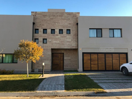 Casa  En Venta En Neuquen Capital, Neuquén, Patagonia