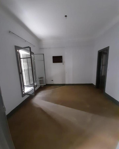 Venta - Departamento 4 Dormitorios 2 Baños - Calle Emilio Olmos