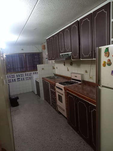 Apartamento En Venta En Los Teques Urbanizacion Simon Bolivar Wm