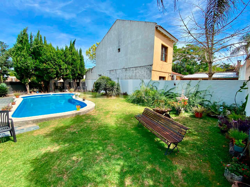Casa 5 Amb En Barrio Uno - Con Piscina