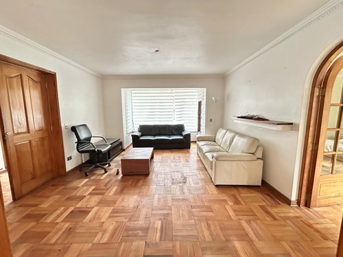 Amplia Casa Con Parquet, Luz Natural En El Corazón De Vitacu