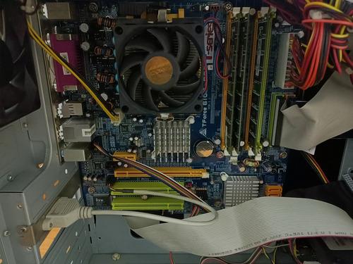 Cpu Amd 64 Athlon 3000 1.8 Ghz. 40 Gb. Ram 1.5 Gb. (Usado)
