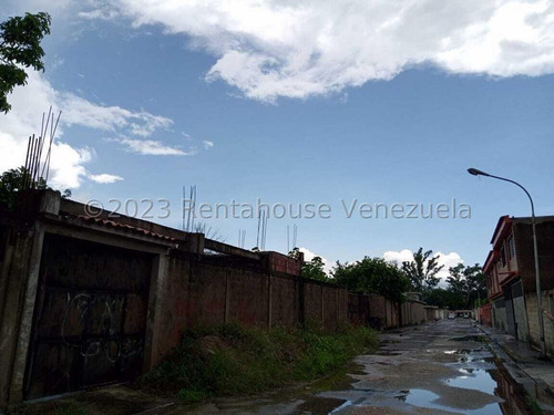 Casa En Obra Gris Con Amplio Terreno Y Gran Potencial Para Construir Locales Comerciales , El Conjunto Cuenta Con Pozo Profundo, Cercado Totalmente De Facil Acceso A La Autopista