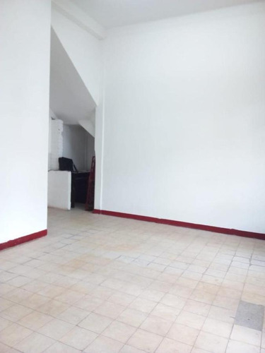 Imagen 5 de 10 de Local Villa Santa Rita Limite Con Floresta, Al Frente, 27.47 M2 Totales, Doble Vidriera
