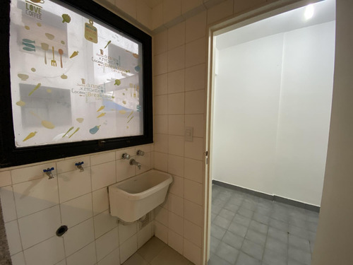 Venta Departamento De 3 Ambientes Con Dependencia Y Cochera En Recoleta, Barrio Norte
