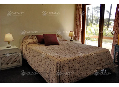 Vendo Casa 5 Dormitorios Con Piscina, Primeras Paradas Playa Mansa A 300 M Del Mar, Punta Del Este.