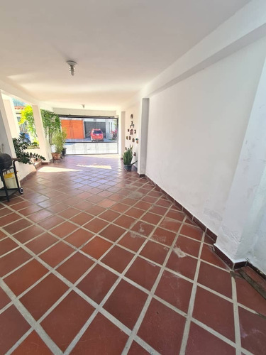 Imagen 6 de 19 de Quinta Tipo Townhouse En Trigal Norte, Valencia. Negociable