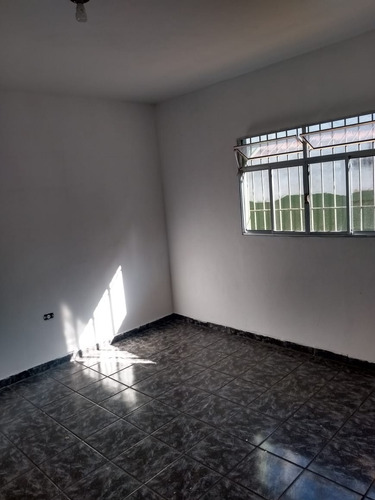 Imagem 3 de 30 de Casa Ampla Com 4 Quartos, Jardim, 4 Vagas De Garagem E 2 Banheiros,