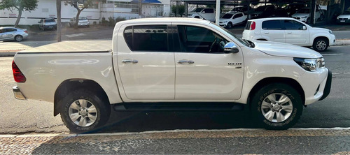 Imagem 7 de 10 de Toyota Hilux 2017 2.7 Srv Cab. Dupla 4x2 Flex Aut. 4p